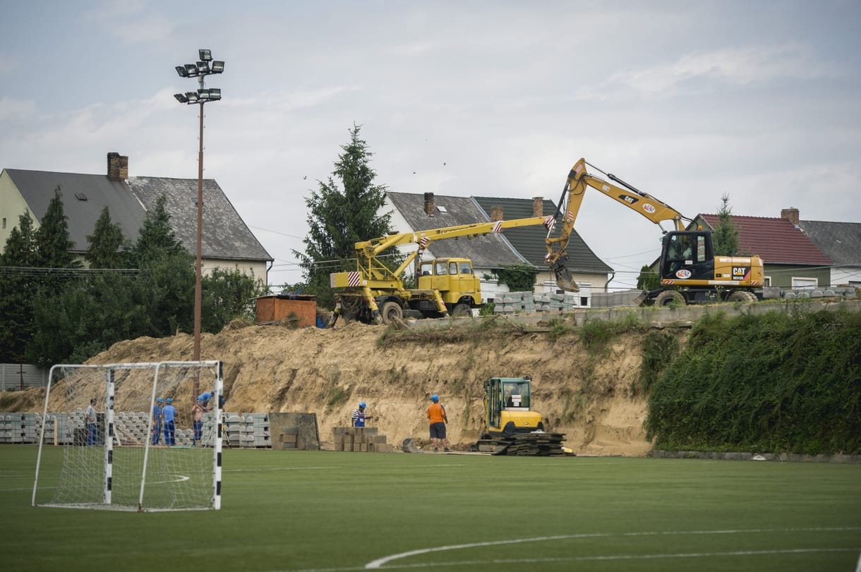 Már építik Kozármislenyben a legújabb stadiont