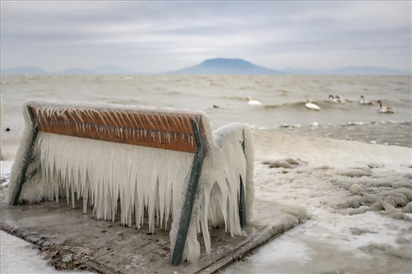 Tombolnak a mínuszok, helyenként befagyhat a Balaton