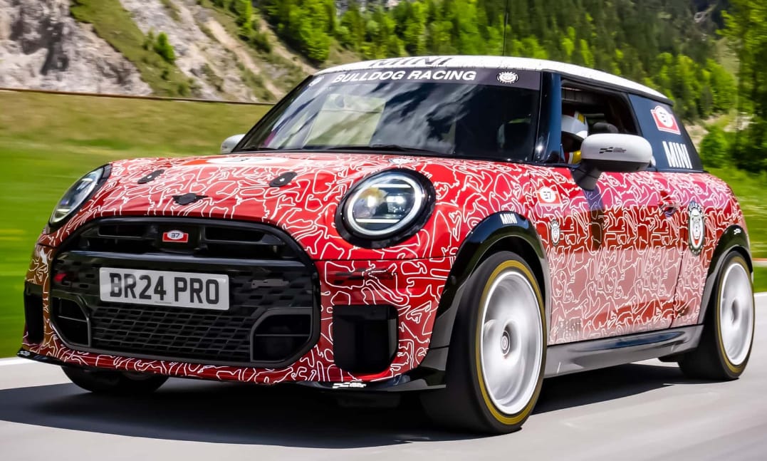 A legmérgesebb Mini, íme a vadonatúj 3 ajtós John Cooper Works