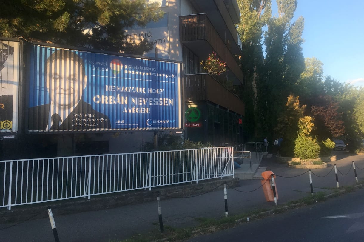 Rég merték így bosszantani Orbán Viktort - fotó!