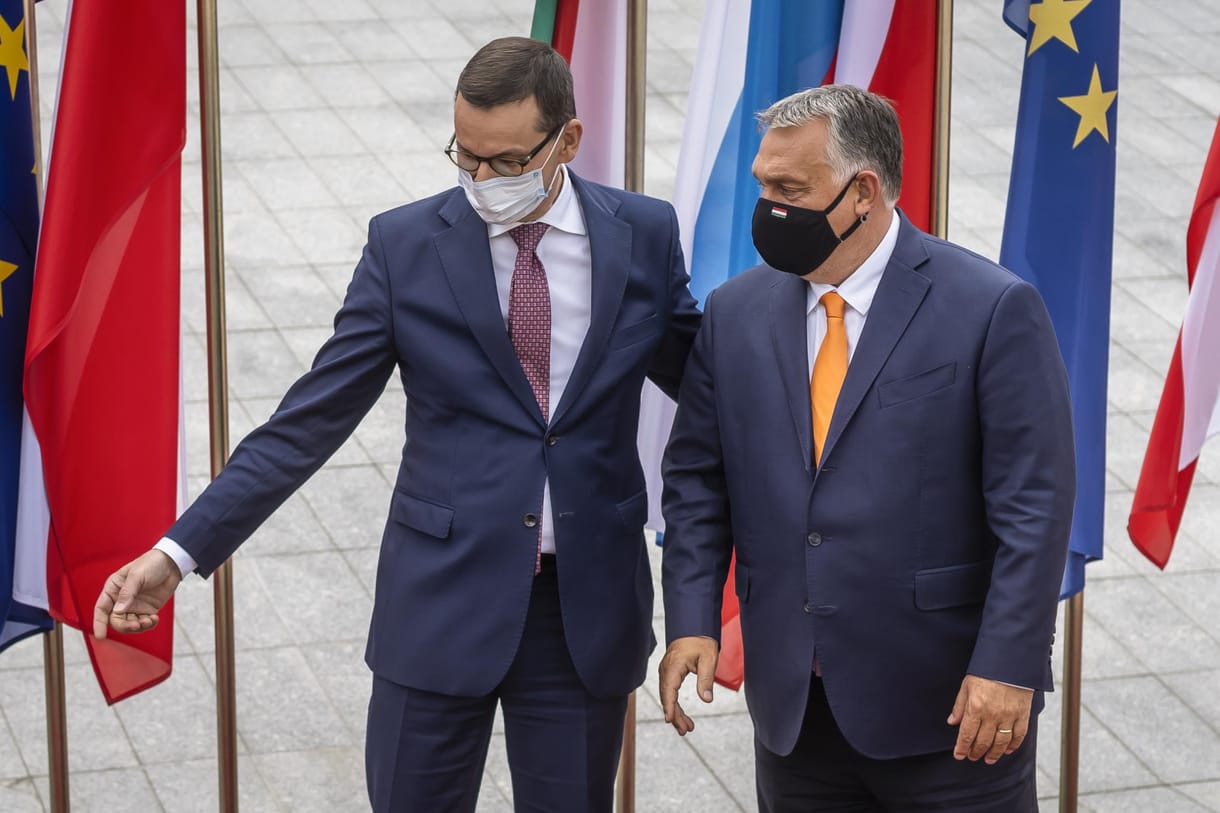 Gazeta Wyborcza: A lengyel kormány azért fenyegetőzik vétóval, mert fél