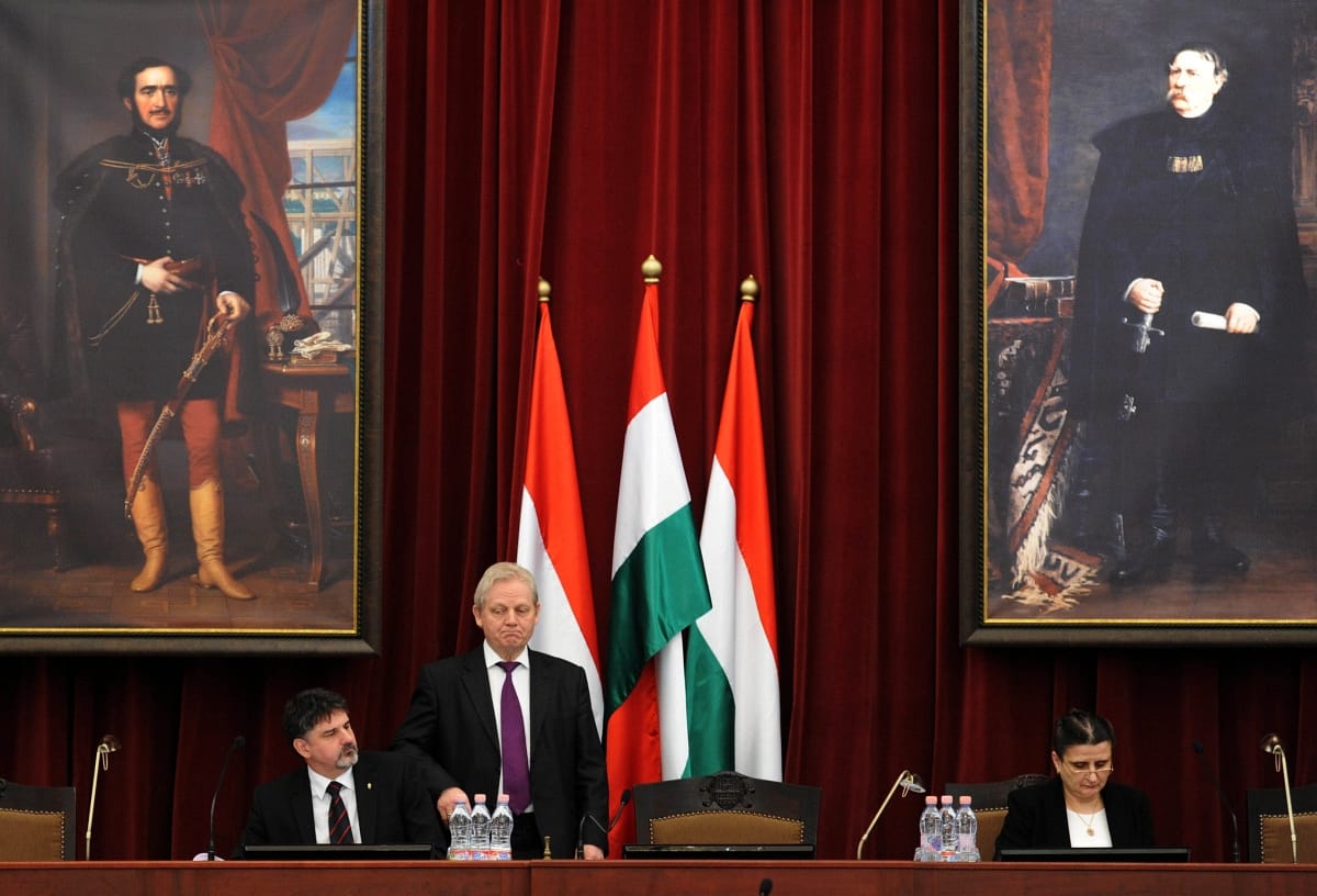 Napokon belül új zászlója lehet Budapestnek