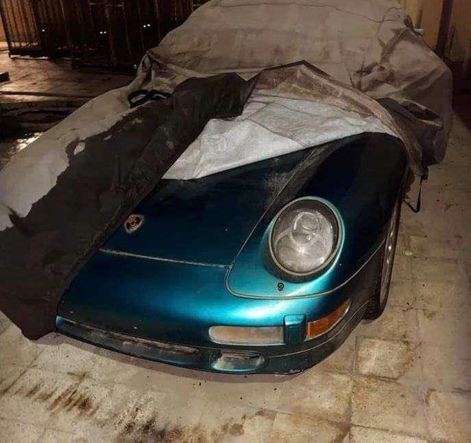 Hat éven át porosodott egy benzinkút mellett egy ellopott Porsche