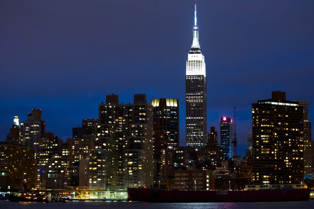New York polgármestere betiltaná az acélból és üvegből épülő felhőkarcolókat