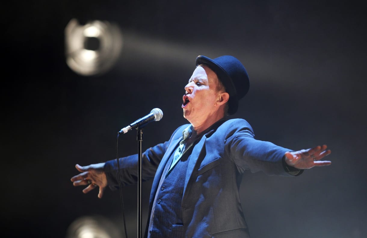 Két év szünet után újra színpadra lépett Tom Waits - videó