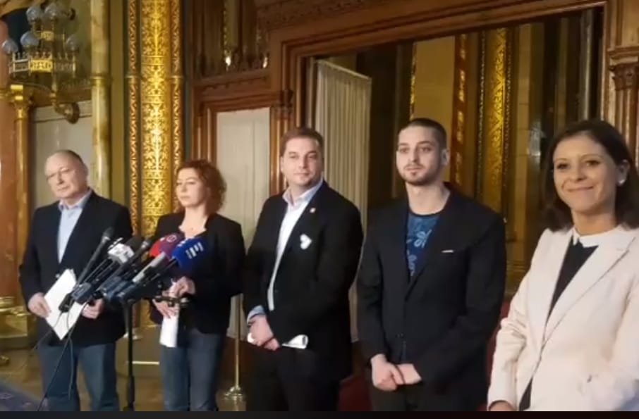 400-600 ezer forintra büntette Kövér az akciózó ellenzékieket