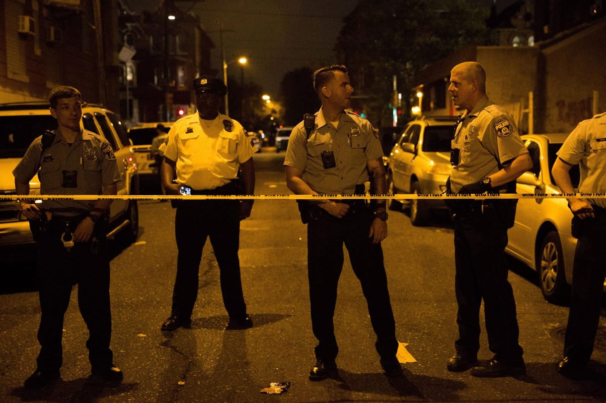 Több rendőrt meglőttek egy philadelphiai lövöldözésben