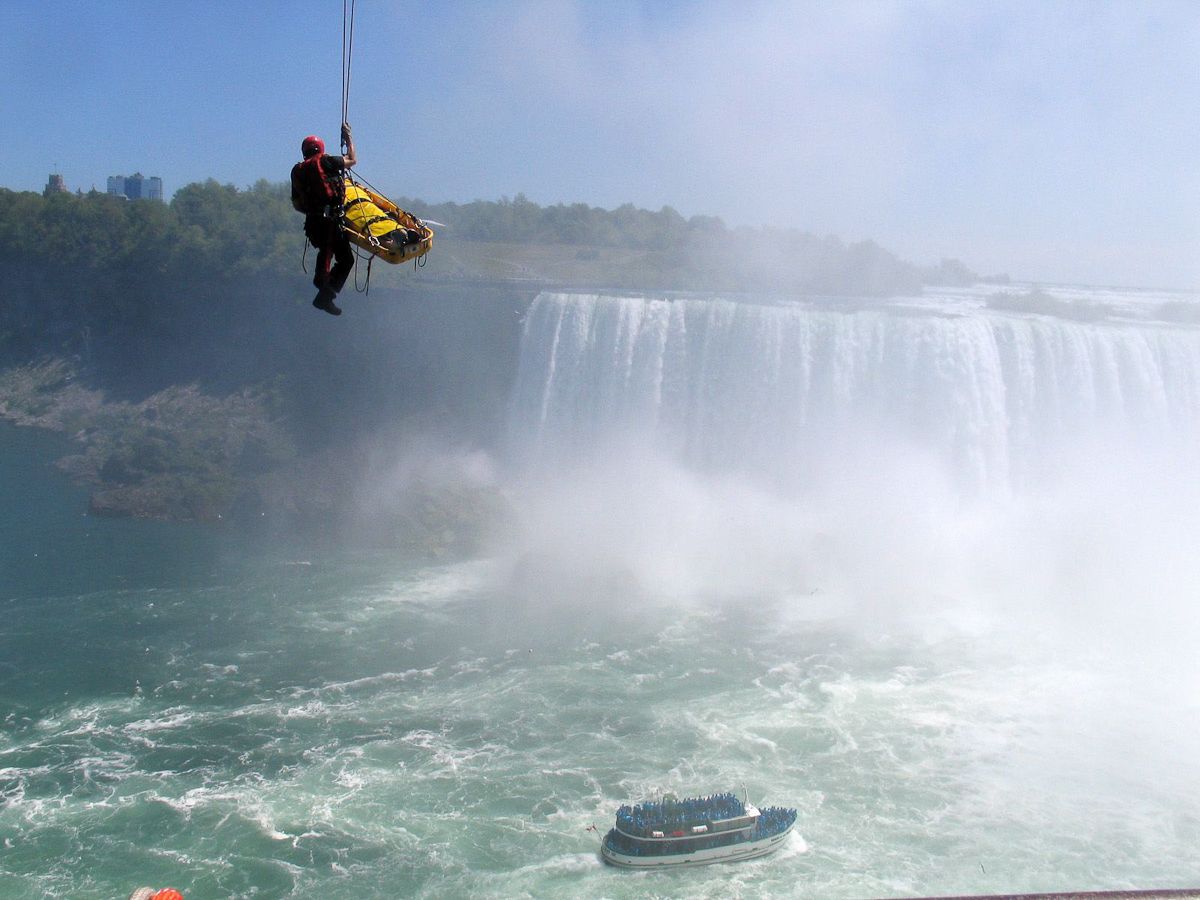 Fotó: a Niagarába vetette magát egy férfi, de túlélte 