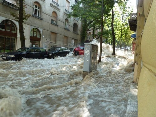 Brutális csőtörés: megnyitották a Budafoki utat