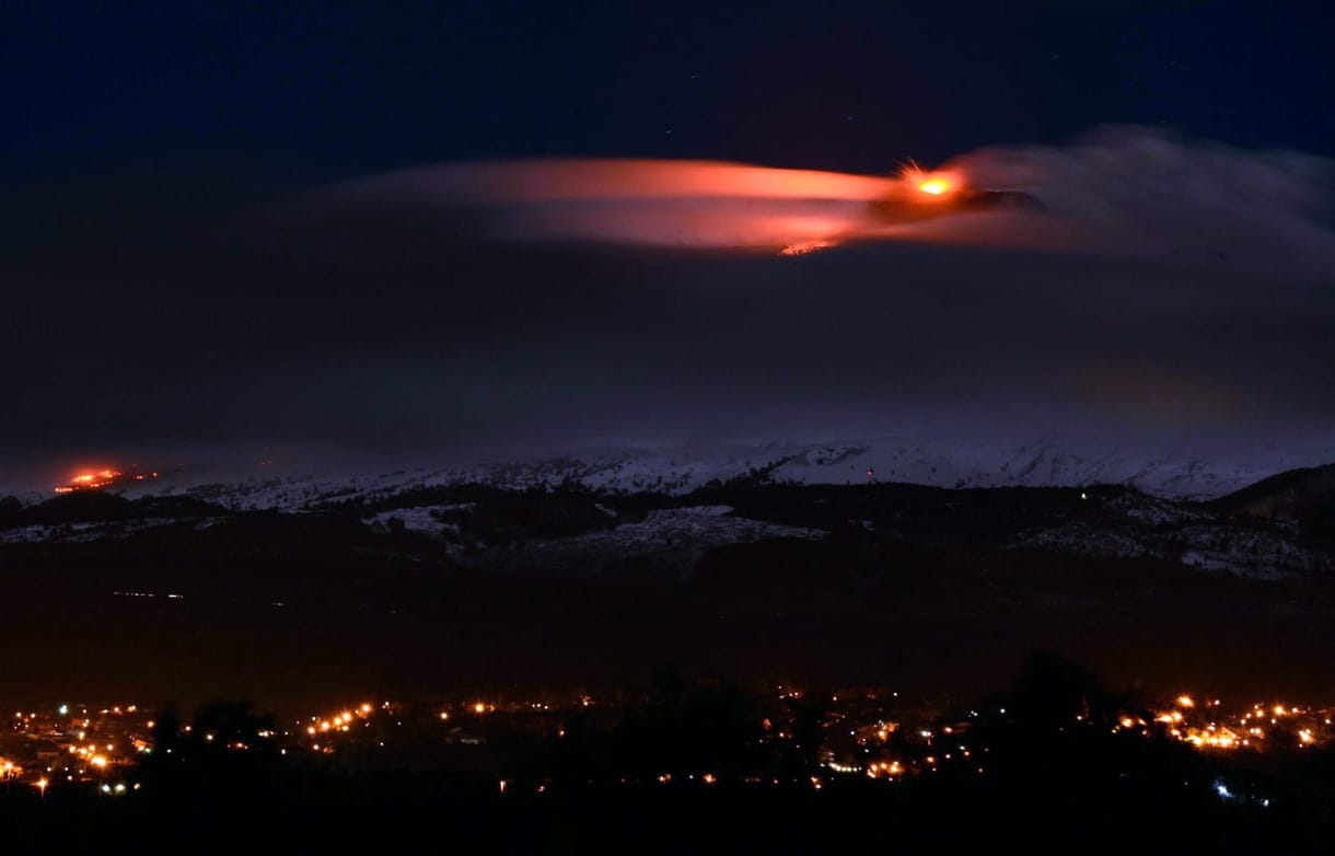 Fotó: Izzó lávát lövellt ki magából az Etna