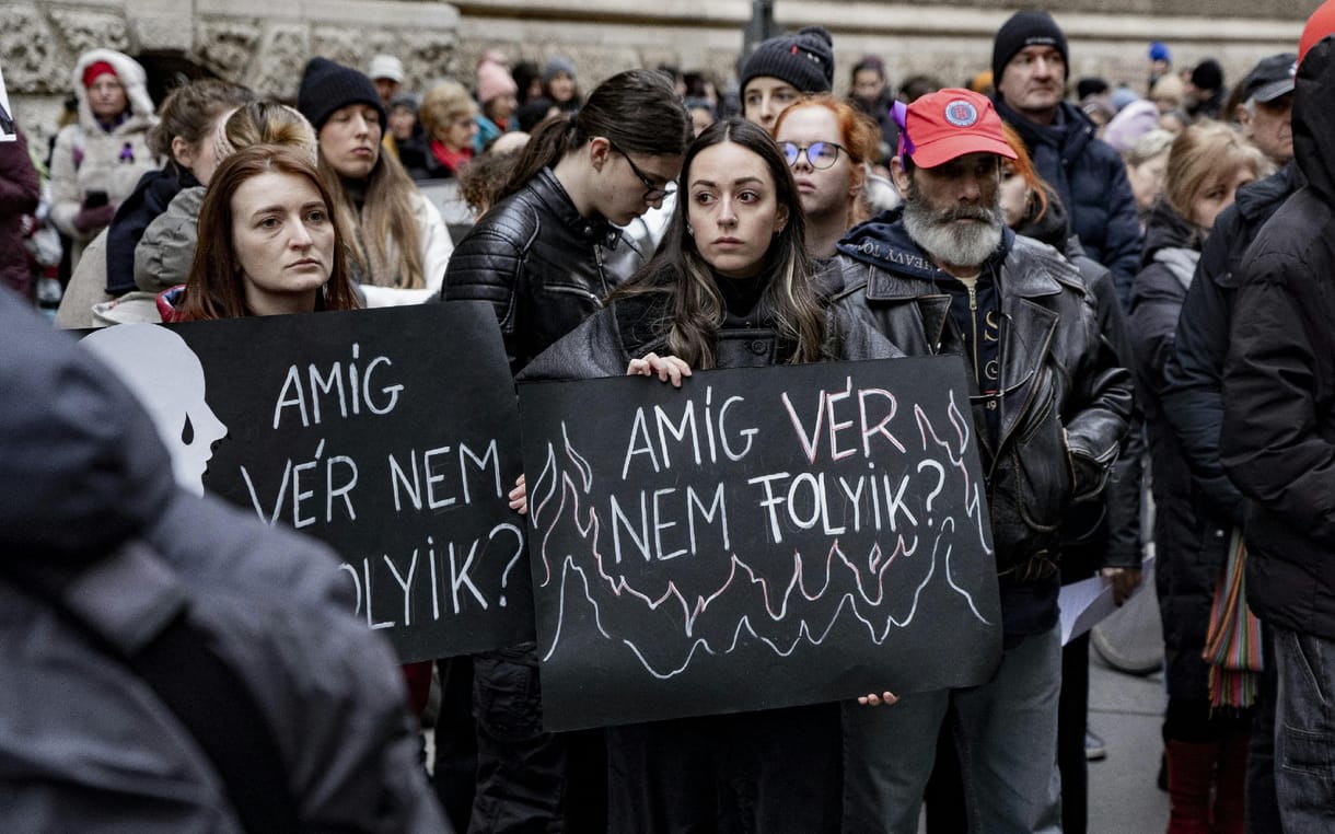 Az Orbán-kormány éppen annyit hajlandó foglalkozni a bántalmazott nőkkel, amennyiből kommunikációs előnye származik