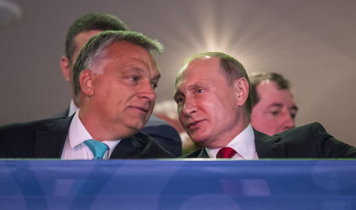Neue Zürcher Zeitung: Orbán saját oroszpolitikája romjaival szembesül a választás előtt