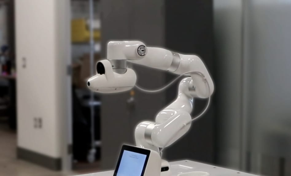 Videón mindenki vágya: ahogy tű nélkül ad oltást a robot