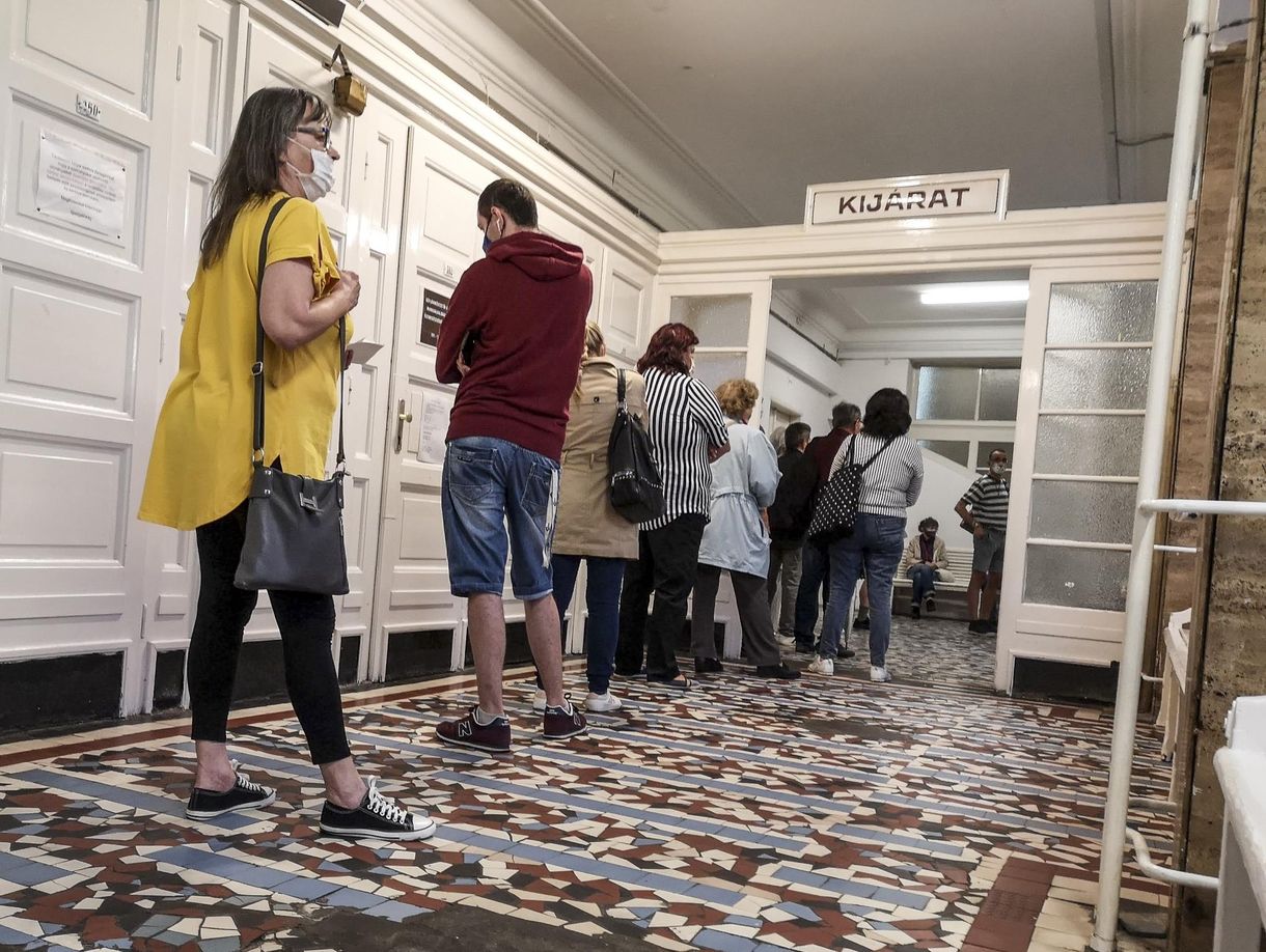 Nem a Fidesz nyakába varrják a járvány miatti válságot a magyarok