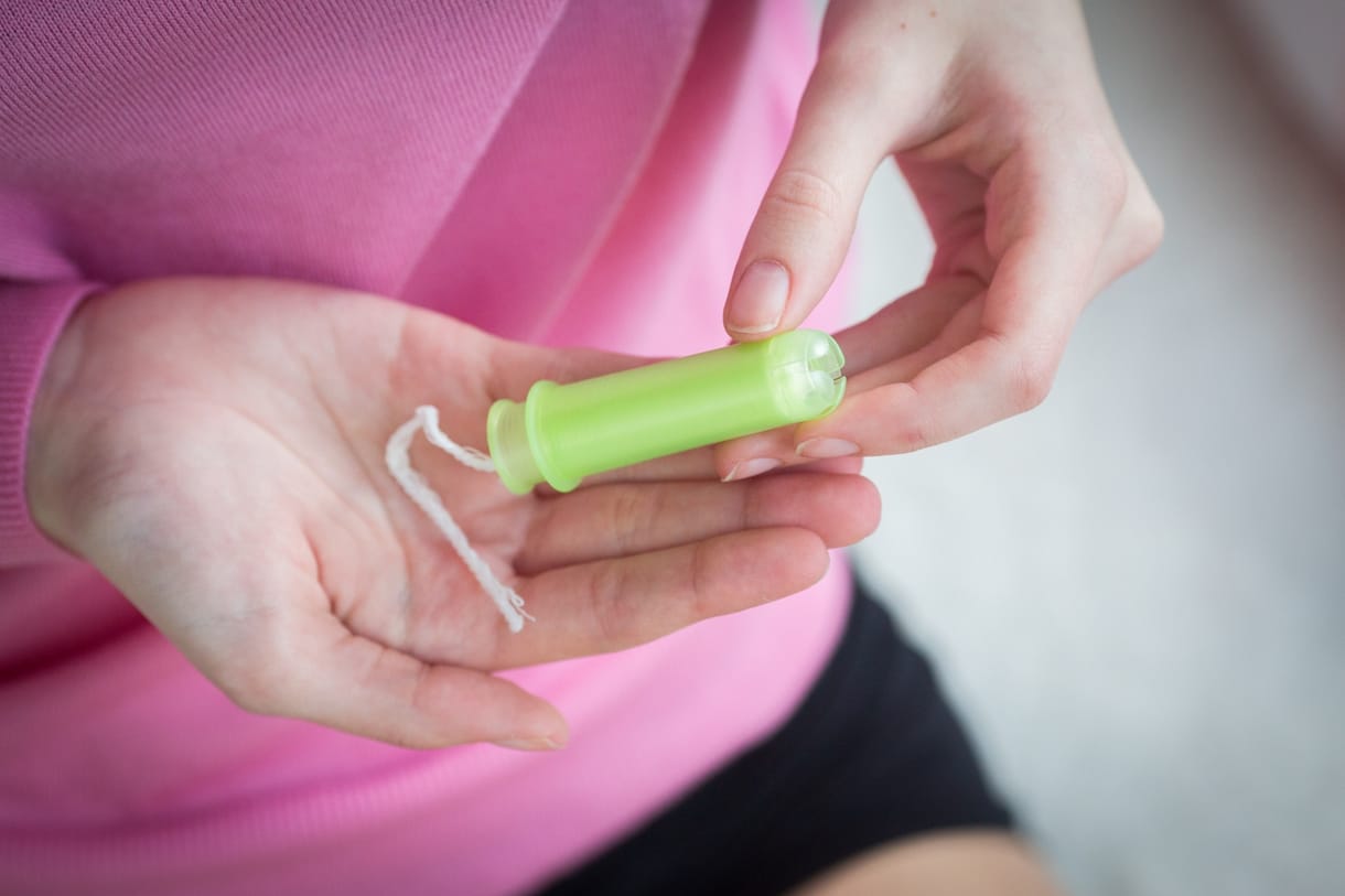 Sok lány zoknit kénytelen használni menstruáció idején az Egyesült Királyságban