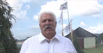 Elnézést kért a migránsparódiáért Kommandó polgármestere