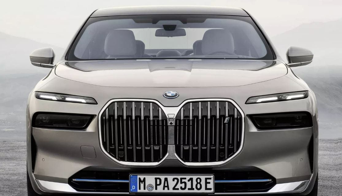 Páncélozott elektromos luxuslimuzin sem volt eddig, de itt a BMW i7 Security