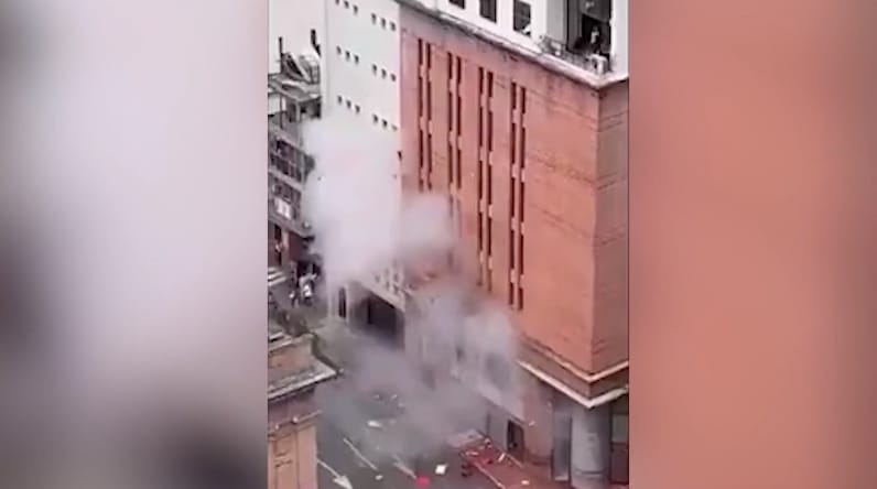 Bizonyítékok robbantak fel egy kolumbiai kormányzati negyedben - videó