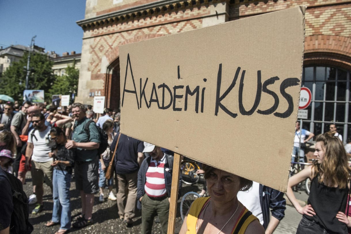 Az Akadémiától is egy tollvonással elveszi a kormány az ingatlanokat?