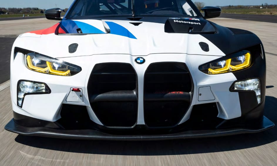 590 lóerővel érkezett meg az új BMW M4 GT3