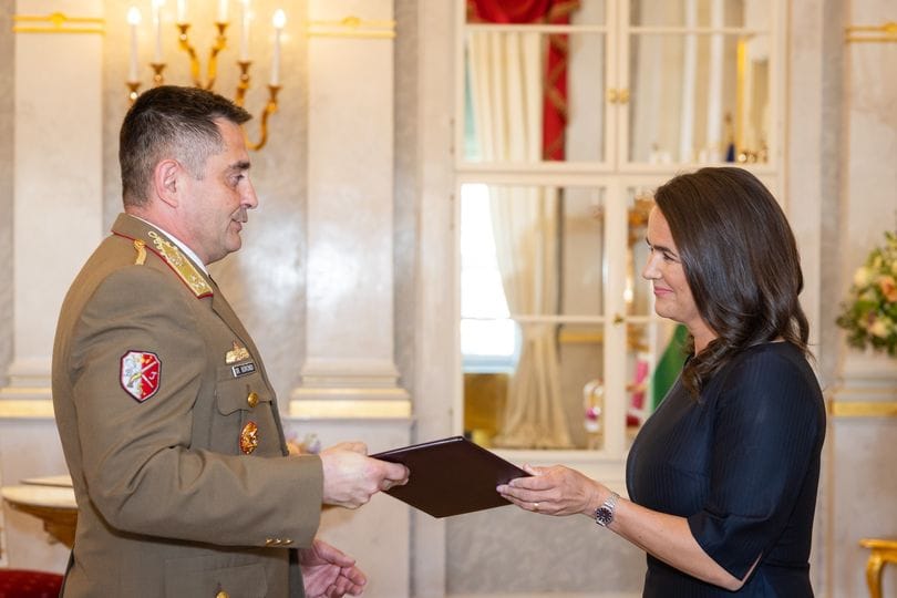 Novák Katalin a Twitteren rakta helyre az új vezérkari főnököt