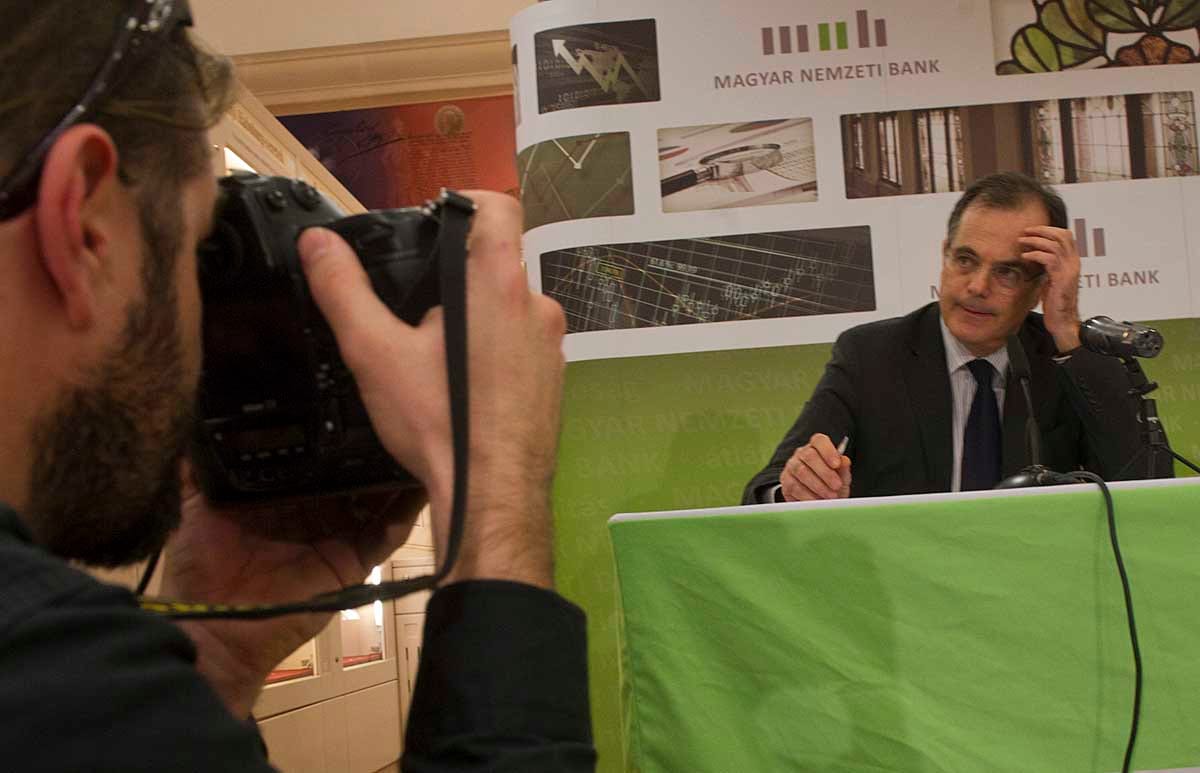 MNB-törvény: Simornak nem tetszik, mégis támogatták a módosítást