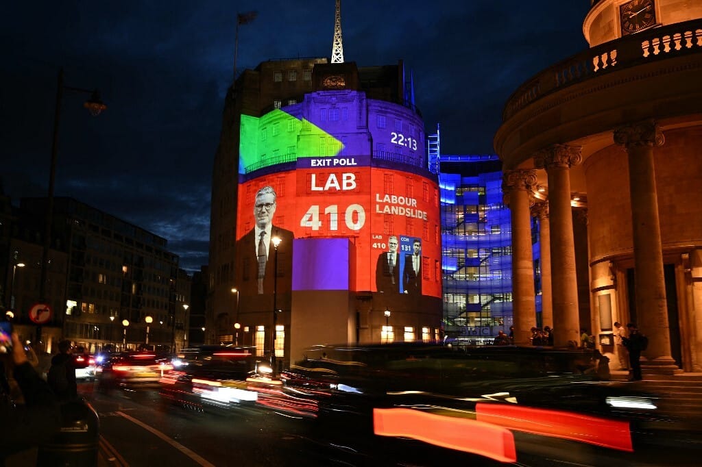 Brit exit poll: Szétverte a Munkáspárt a torykat, Keir Starmer közel kétharmaddal lehet miniszterelnök