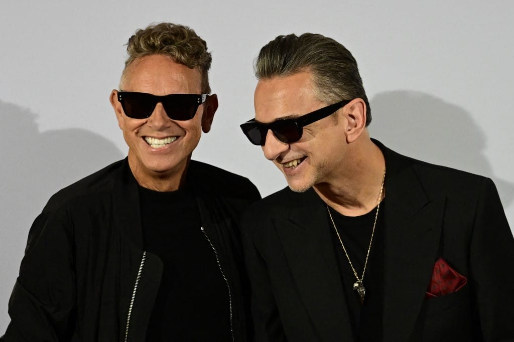 A Depeche Mode koponyás turnégépével érkezett a NATO-csúcsra a luxemburgi miniszterelnök