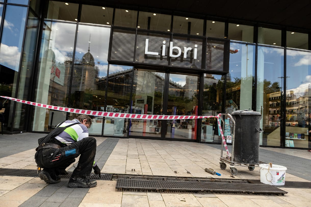 Libri: A könyvek, amiket aktivisták osztogattak, nem „tiltottak”, így lefóliázva sincsenek