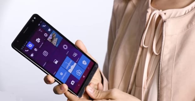 Videó: Közelről is megnézheti az új windowsos szupertelefont