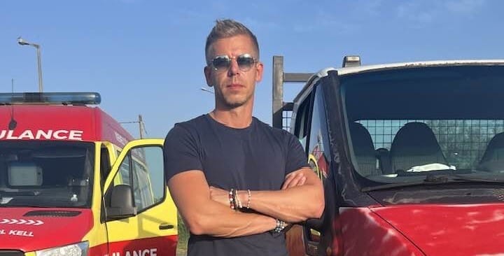 Magyar Péter elindult Kijev felé, visz magával csomó adományt is