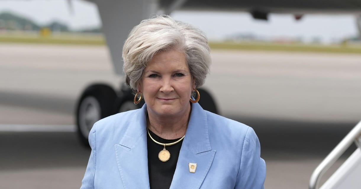 Acélkemény nagymama Trump legfontosabb háttérembere