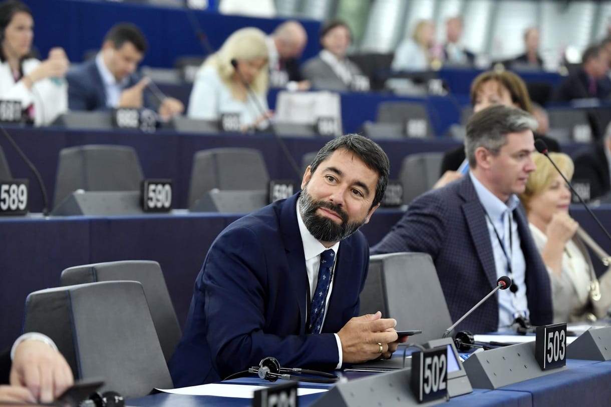 Európai Parlament: Segíteni kell a civileket, Fidesz: Soros