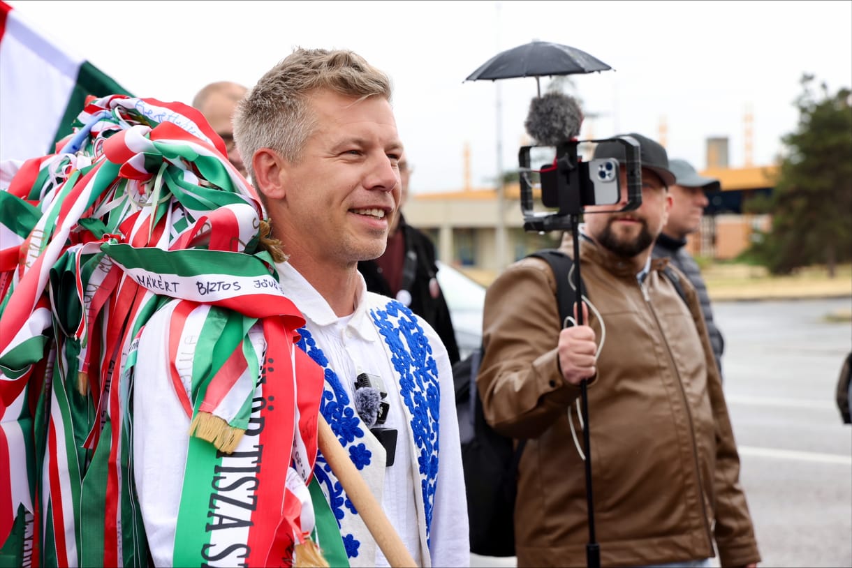 A Tisza a Fidesz szíve közepébe hatolt – riport Magyar Péter vándorlásáról és megérkezéséről