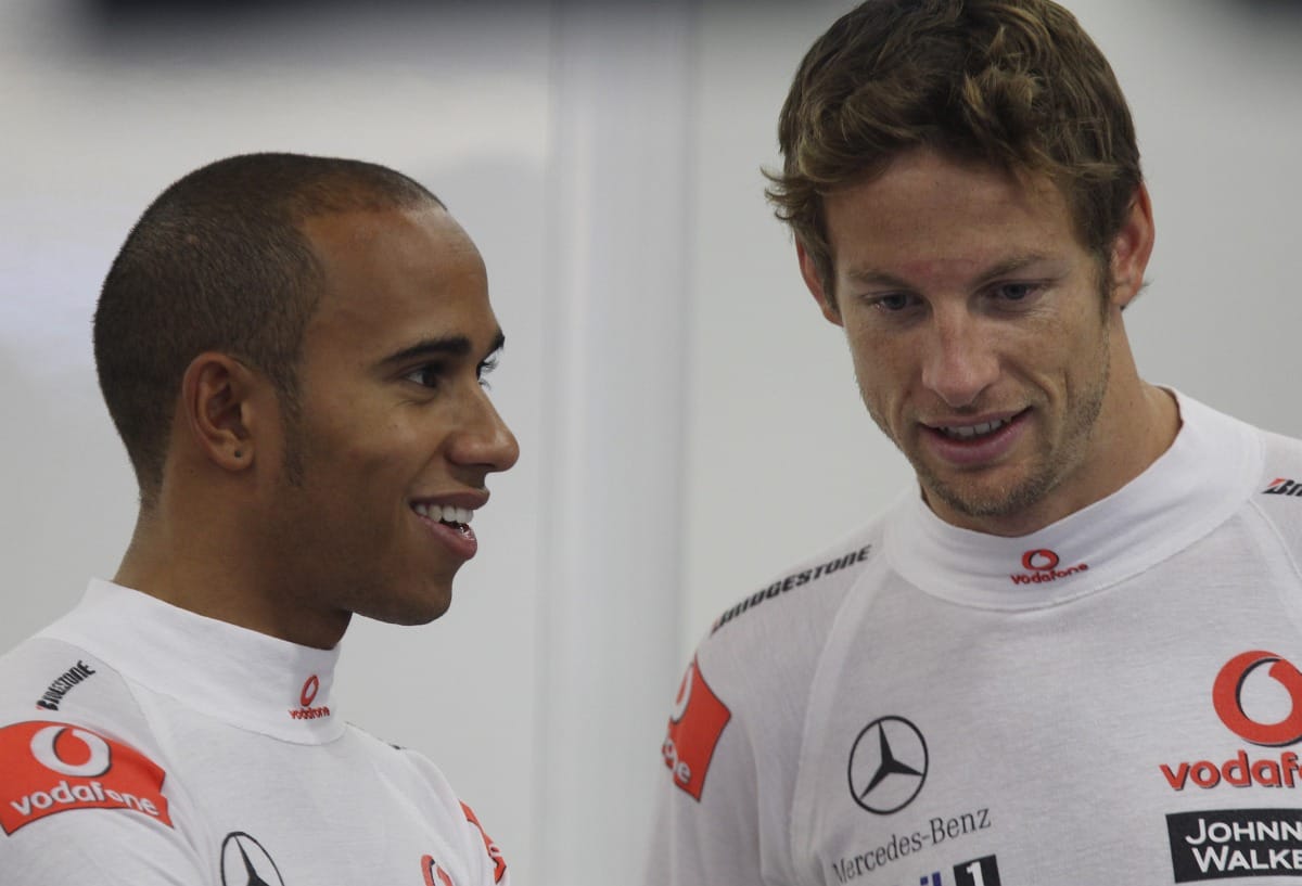Hamilton és Button a Hungaroringről: karakteres pálya történelmi hangulattal