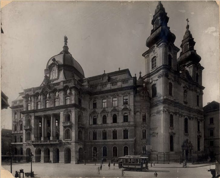 Kupolákat épít a kormány Budapesten