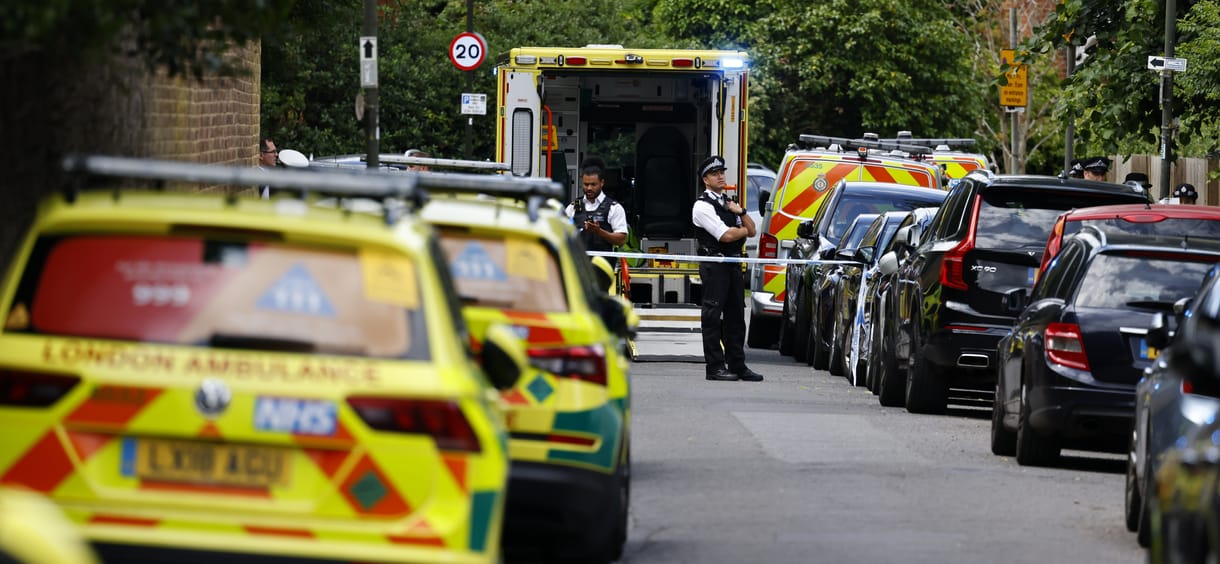 Terepjáró csapódott egy londoni iskolába, egy gyerek meghalt, többen megsérültek