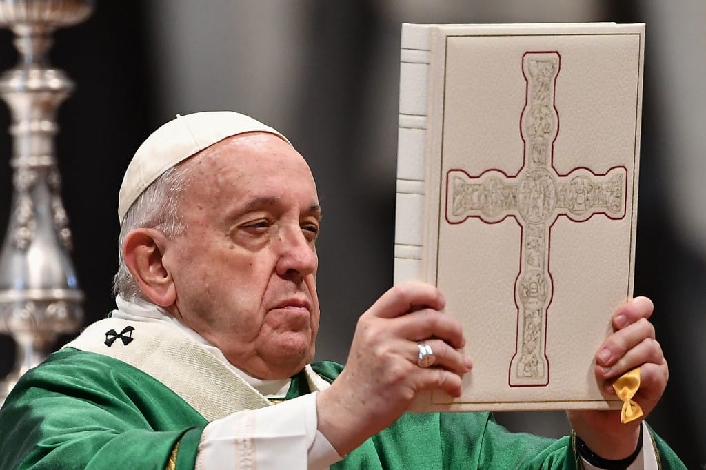 A cölibátus feloldását kéri Ferenc pápától egy magyar pap