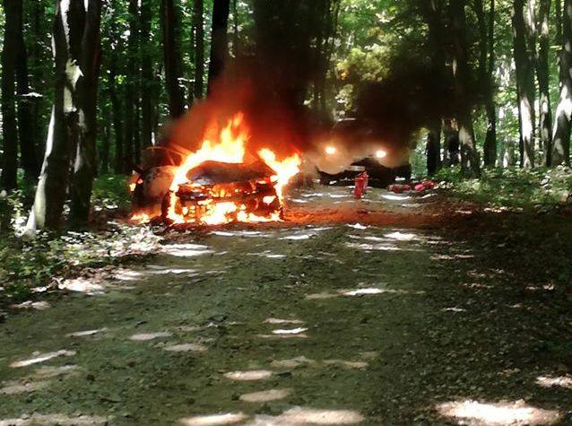 Nézők mentették ki a lángoló autóból a Veszprém rali versenyzőjét