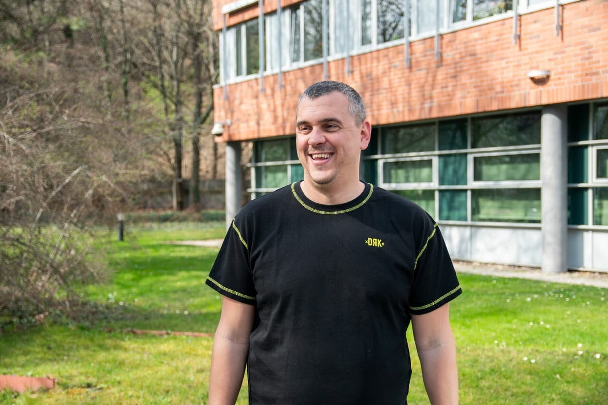 Cseh László villanyszerelő lett