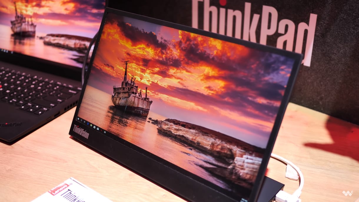 Csinált egy monitort a Lenovo, amit a laptopja mellé, a táskába is rakhat, annyira könnyű