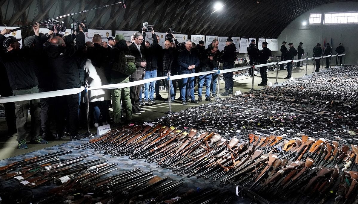Alig egy hét alatt több mint 13 ezer illegálisan tartott lőfegyvert szolgáltattak be a szerbek