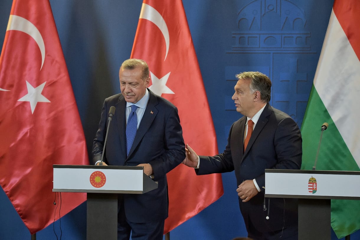 Mit keresett Erdogan Budapesten?