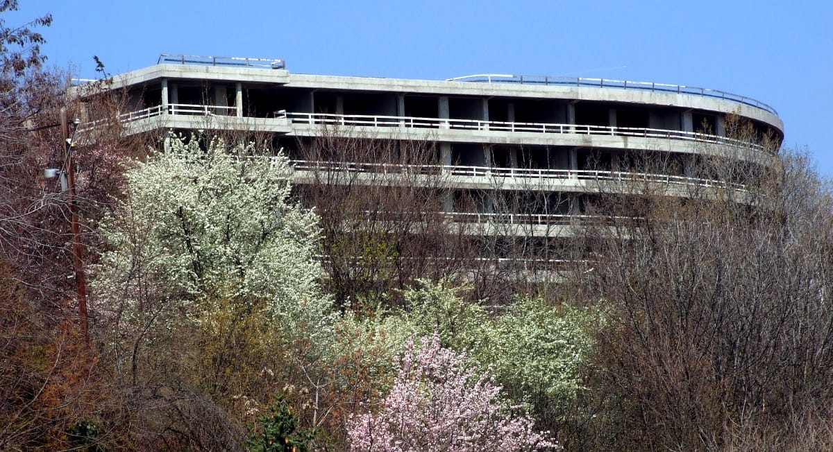 Eladó a rózsadombi fantomhotel