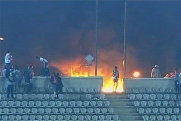 Több mint hetven halott egy egyiptomi focimeccs után - videó