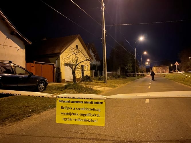 Vádat emeltek a kikötözött szeretőjét halálra szurkáló nő ellen