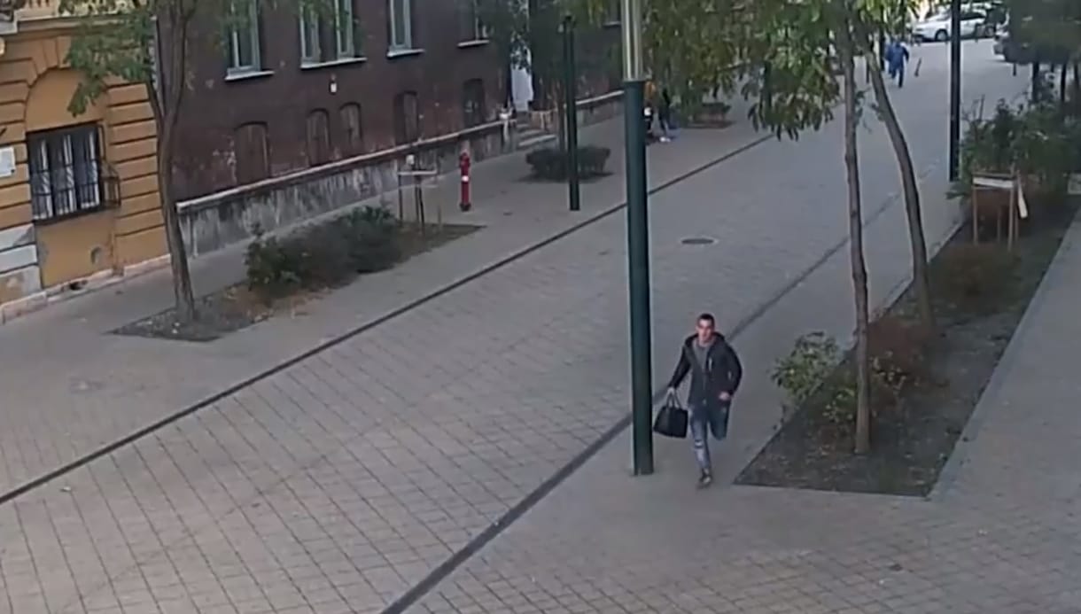 A Népszínház utcából futva menekült a rabló, de a kamera felvette