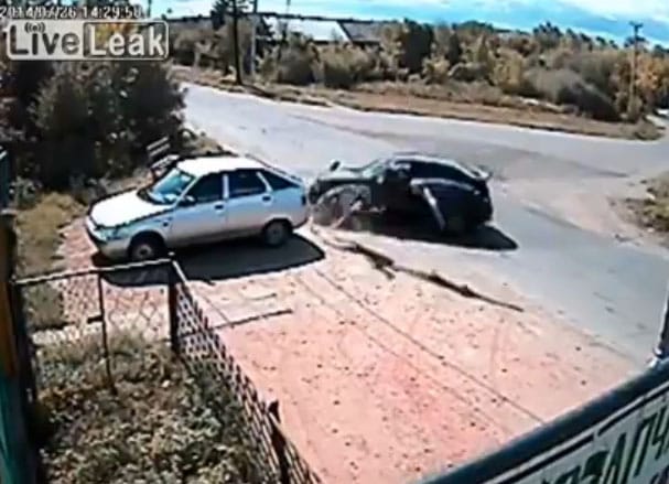 Íme, a világ egyik legönzőbb autósa – videó