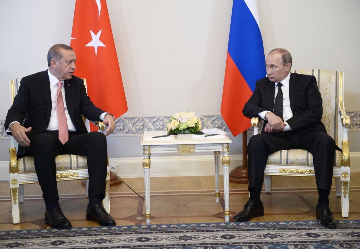 Vége a szankcióknak, atomot és gázt kap Erdogan Putyintól
