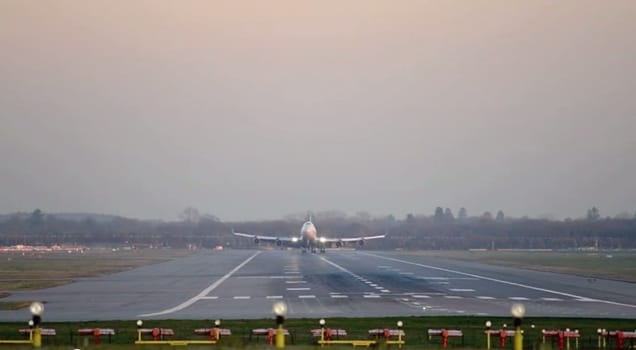 Drónok a Gatwick reptéren: budapesti járatot is töröltek